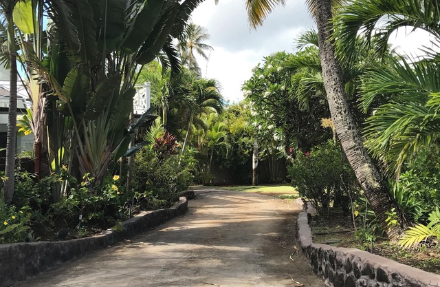 BEACH FRONT KAILUA ESTATE, OCEAN VIEWS, HUGE LUSH PRIVATE HISTORIC PROPERTY