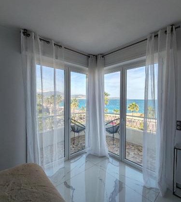 Beach front, Superbe appartement pour 4 personnes