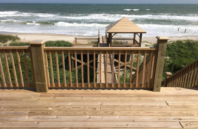 Beach Front!, New 4 Bedroom, 3 Bathroom Home with Vista Beach Views & ICW Views