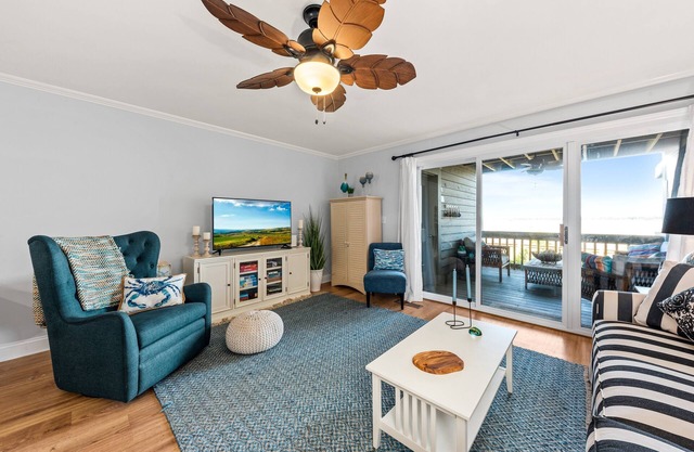 Beach Front w/Beautiful Sunsets! Walk to Pools! Amenity Cards! Dog Friendly!