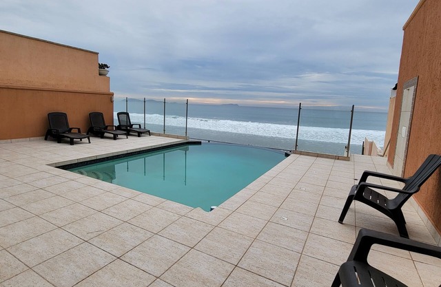 Beach Front with Pool, Piano, Pool Table, Bar and Beach Access