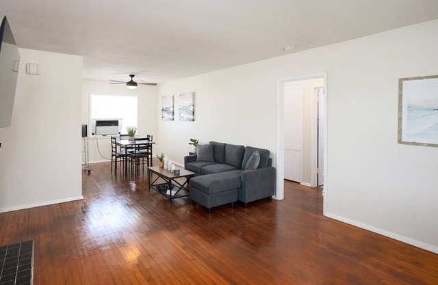 Beach FUNgalow *️ 1/1 Apartment* Beach LIFE* Attractions Galore!