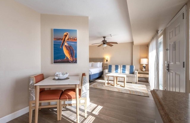 Beach Getaway Awaits! Studio w/Kitchenette & Balcony