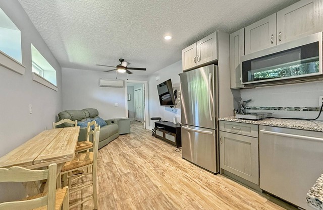 Beach Getaway - 0.3 miles from ocean