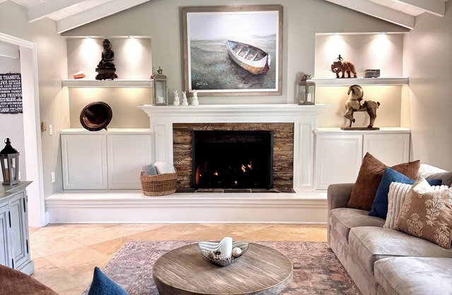 Beach Home with Pool, Jacuzzi, Housekeeping Included. Hosted by @Worldstompers