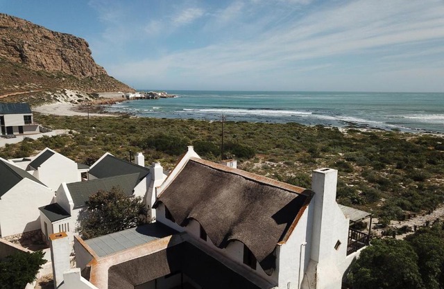 BEACH HOUSE Elands Bay by STADTGOLD