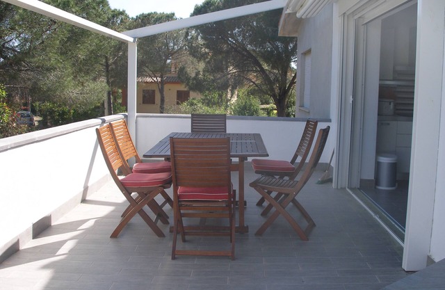 BEACH HOUSE NEAR THE BEACH - 4 SLEEPS