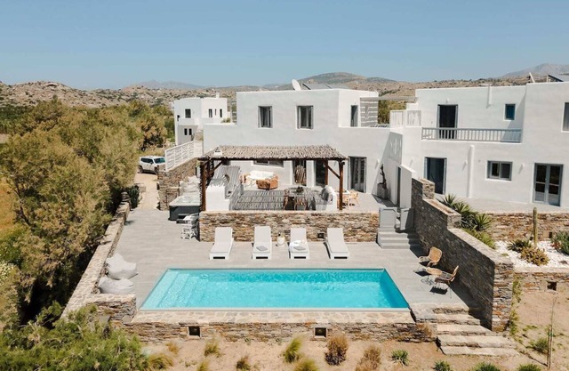 Beach House on Plaka Beach, Pool/Jacuzzi