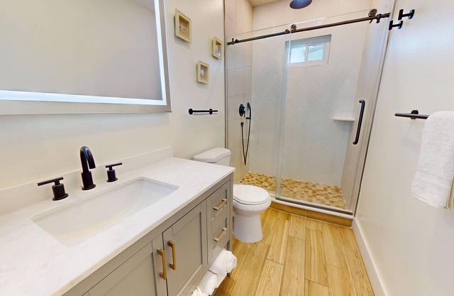 Beach House: POOL, Boardwalk, 1 Min to Beach