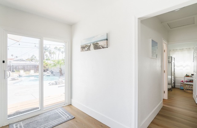 Beach House w/Private Pool & Spa mins to beach!