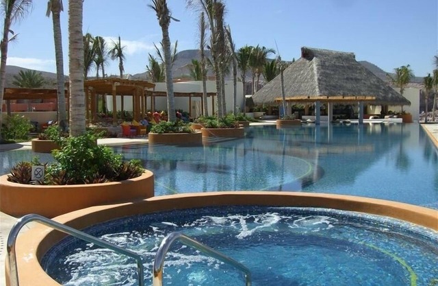 Beach, Pool, Golf, Fishing and Sea-Life Adventures!