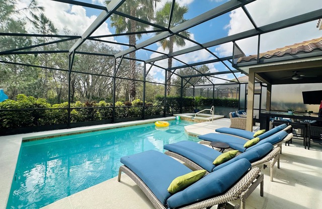 Beach & Spa themed Villa * Sunny South facing Pool with No Rear Neighbour!