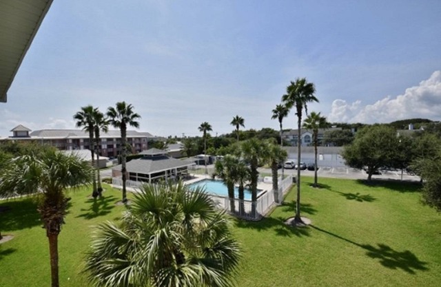 Beach Getaway - Two Bedroom Apartment, Sleeps 4