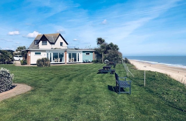 Beach View chalet stunning location overlooking sea & sandy beach Hickling 1