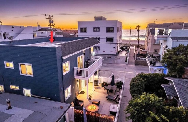 Beach Villa w/Views, Patio Firepit, AC, Parking - Steps to Beach