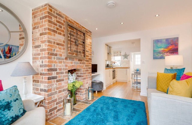 Beachcomber - Two Bedroom House, Sleeps 4