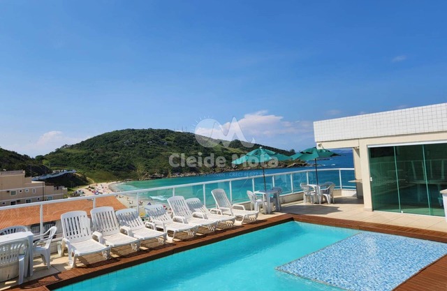 Beachfront – 2-Bedroom Apartment in a Building with Pool and Barbecue