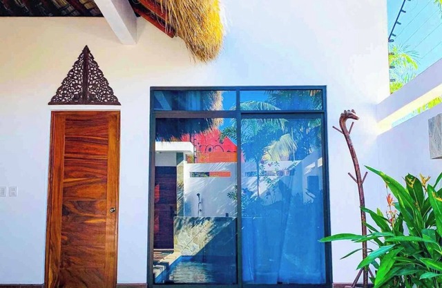 Beachfront 2bed. Villa in La Punta w/private pool-10min walk to many restaurants