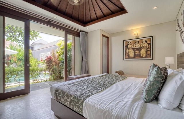 Beachfront 3 br family villa in Sanur