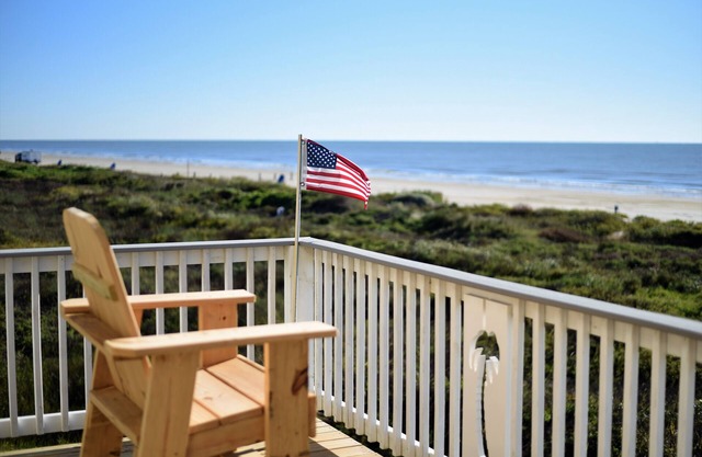 Beachfront! 4bdr(3 kings)/3 bath/sleeps 17