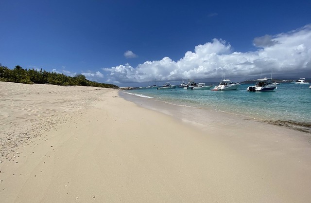 BEACHFRONT > 5 STAR > 2 LEVEL PENTHOUSE VILLA > MAGNIFICENT PANORAMIC VIEWS