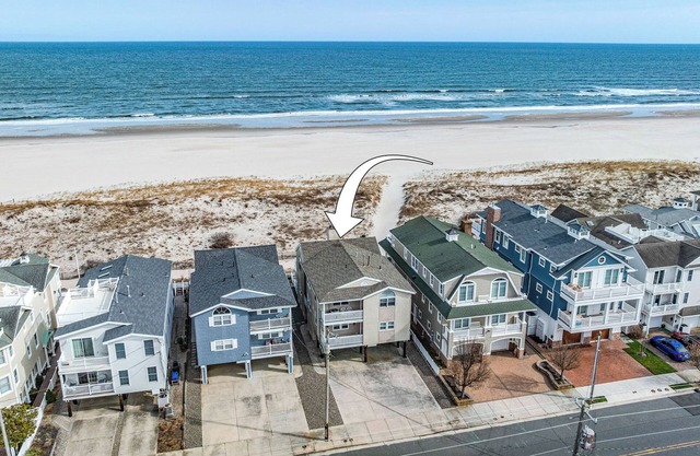 Beachfront 8BR Home in Ocean -Family and Pet-Friendly w/Deck