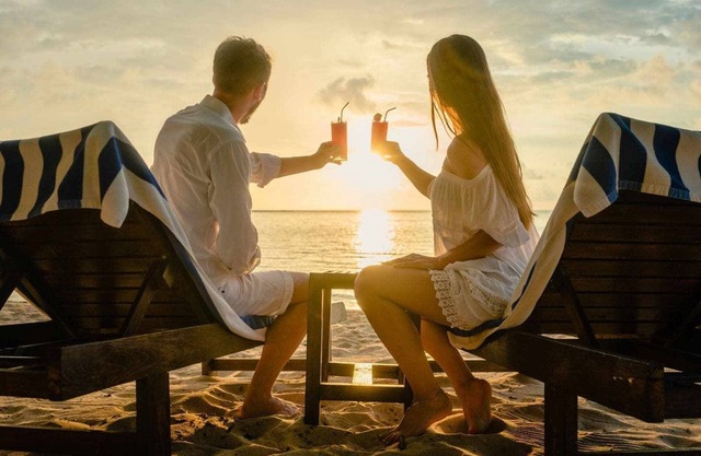 BEACHFRONT APARTMENT IN LA CALA DE MIJAS - A