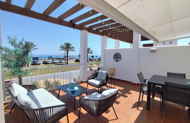 Beachfront Apartment with Wifi, Swimming Pool and International TV Channels