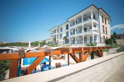 Beachfront apartment with pool, panoramic sea view - by Traveler tourist agency Krk - ID 2390