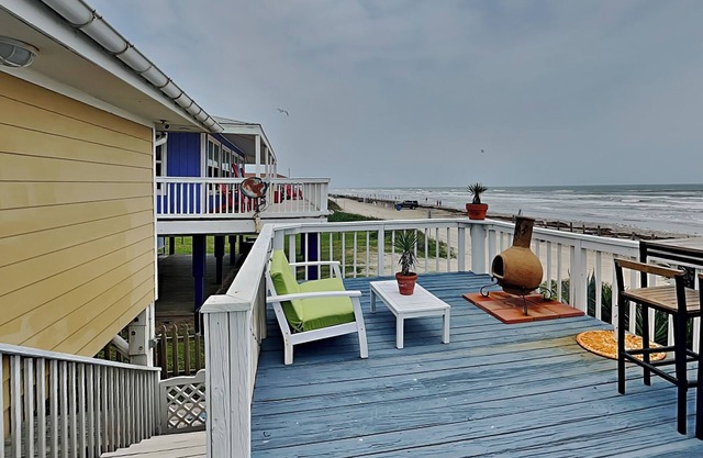 Beachfront Bliss Bermuda | Water Front, Beach Views, Private Patio + Fire Pit!