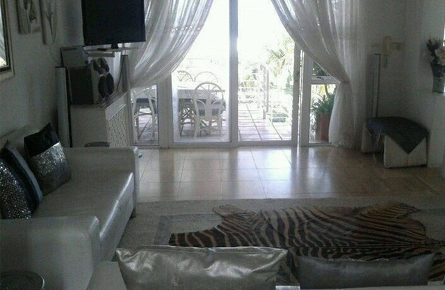 Beachfront Bliss with Sea Views: Stay at Celebration on the Beach in Blythedale