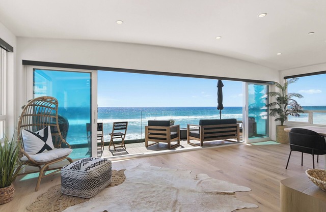 Beachfront Boho Dream Penthouse. Walk 2 Everything! Newly designed SLEEPS 10!