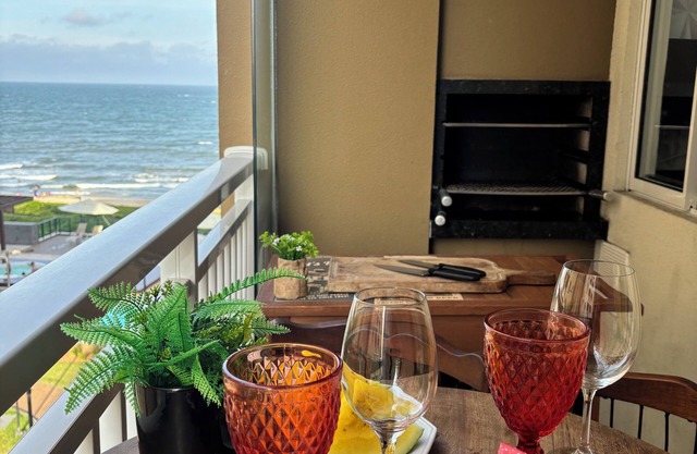 Beachfront Apartment, Near Beto Carreiro, Swimming Pool, Barbecue, Air Conditioning