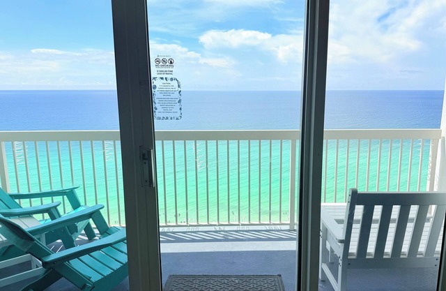 Beachfront Condo Gorgeous Gulf view, Steps from the beach, Pool’s, Beach service