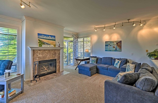 Beachfront Condo w/ Monterey Bay Views!