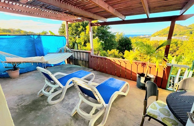 ' BEACHFRONT COTTAGE'