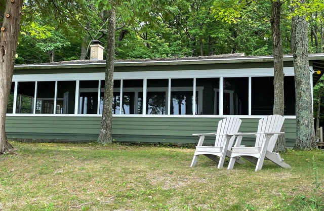 Beachfront Cottage with Rustic Charm and Beautiful Sunsets in Sturgeon Bay