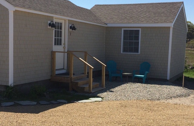 Beachfront Cottage, very quaint and right on the Beach!