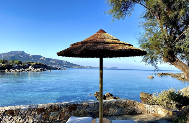 Beachfront, direct access to the beach . a unique and magical place!