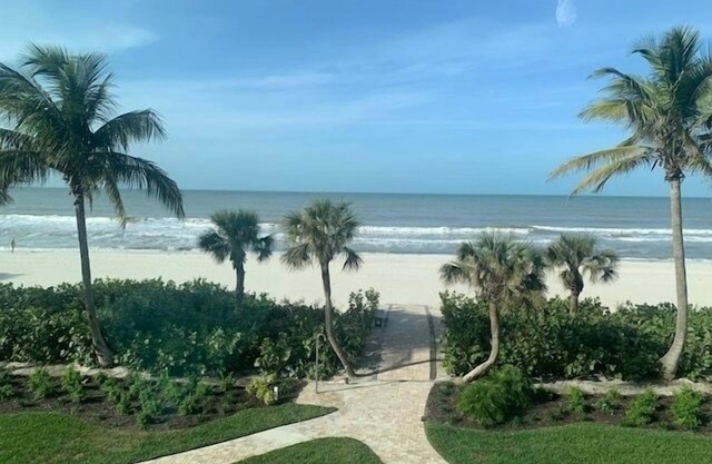 Beachfront directly on Gulf w/pool, tennis & pickle…Fall Beach Flash Sale Now!