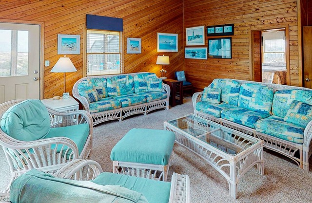 Beachfront, Dog-Friendly House w/Free WiFi, Private Hot Tub, W/D, & Shared Pool