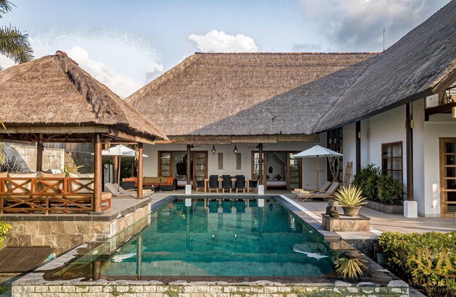 Beachfront Dream Villa Direct at the Beach!