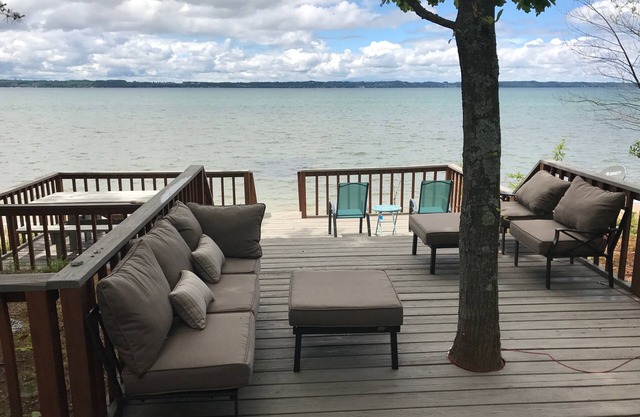 Beachfront, Family Friendly, Getaway Home East Bay