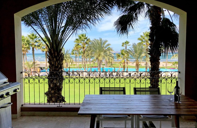 BeachFront, Golf, Heated pool, Tennis,Netflix, Gym, Pickleball