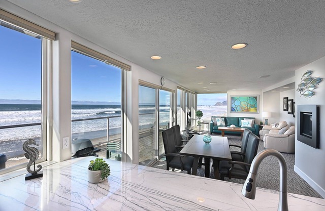 Beachfront, Hot Tub, BBQ | The Perfect Wave