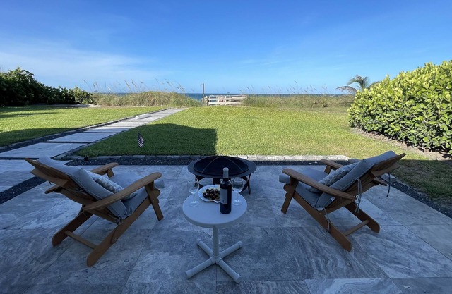 Beachfront House with Beautiful Ocean Views and Private Beach Access