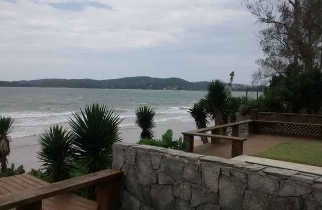 Beachfront in Manguinhos, Great for Children, 14 persons 5 bedrooms