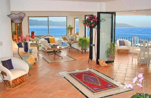 !BEACHFRONT IN THE CITY CENTER! SPECIAL! SEPTEMBER SPECIAL - ONLY 195/NT!
