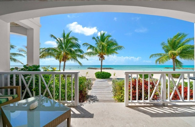 Beachfront living, directly on the Beach. Quiet and relaxing.