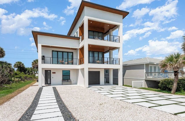 Beachfront Luxury, NEW, Modern Oceanview Retreat!